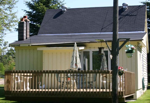 cottage_rear_deck