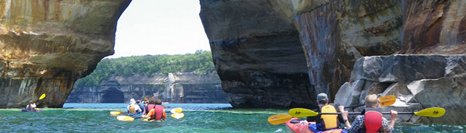 kayaking-pictured-rocks